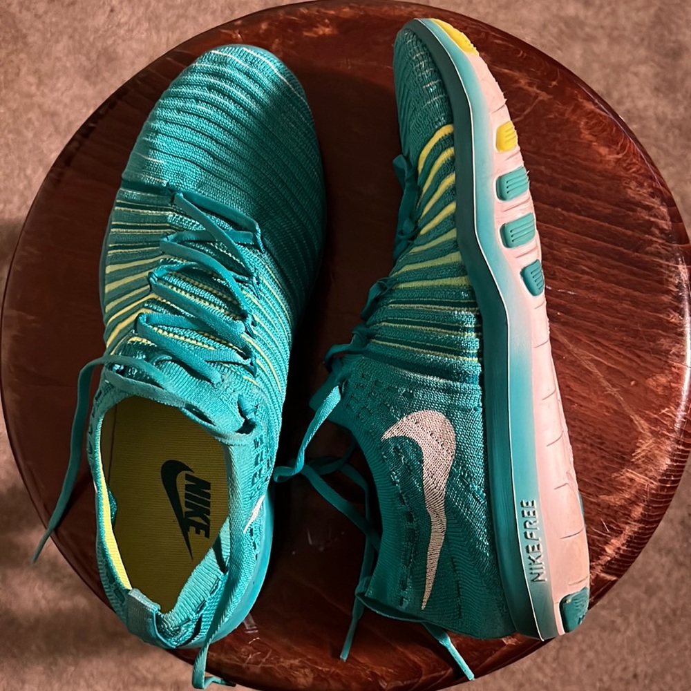 NikeFree Sneakers 8.5 Women